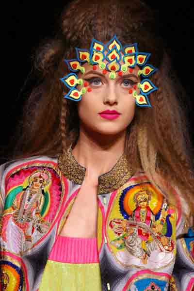 manish-arora-ends-lfw-first-day-with-a-bang1